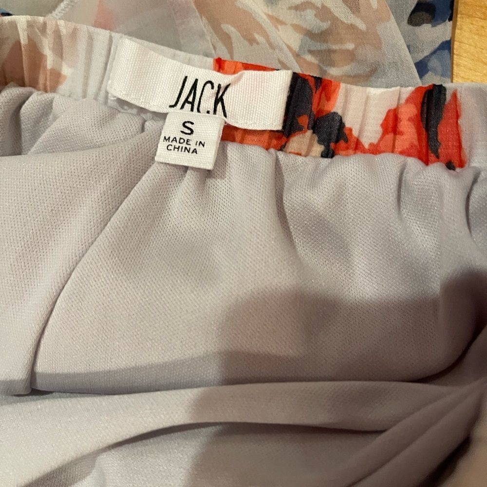 Jack flower patterned shorts size Small! Excellent condition! - Picture 3 of 3